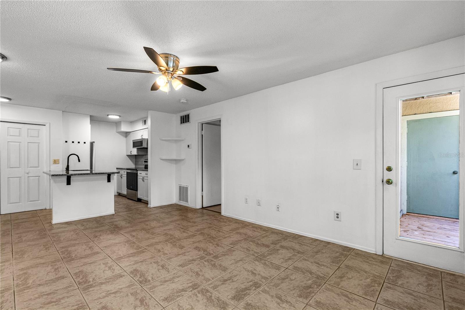 Image 7 of 37 For 1401 Palmetto Avenue 807
