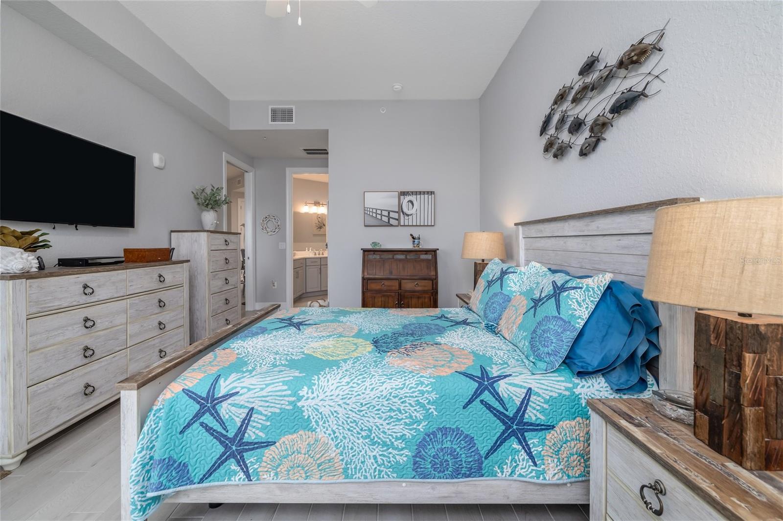 Image 15 of 57 For 1 Riverwalk Drive 402