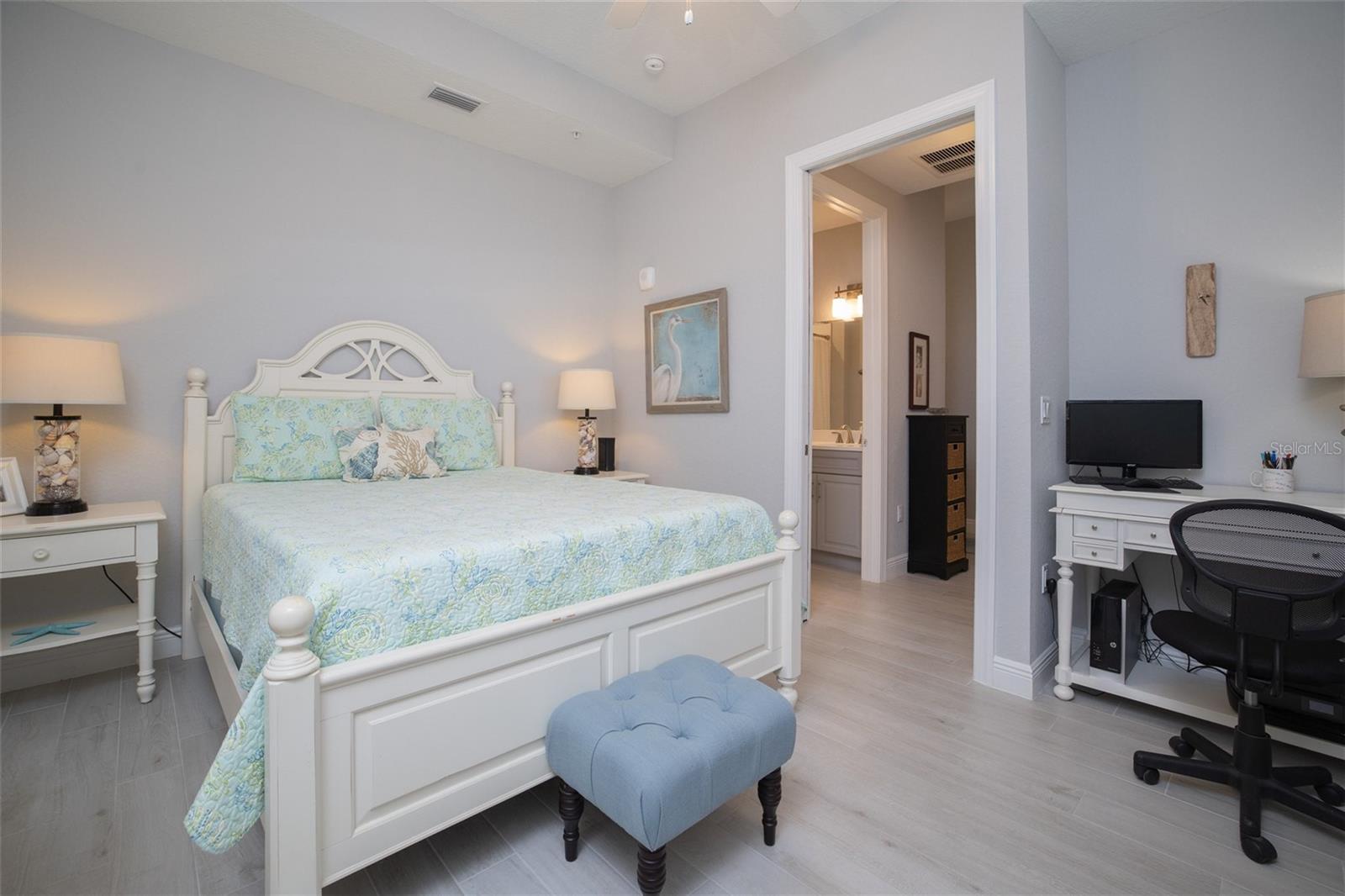 Image 21 of 57 For 1 Riverwalk Drive 402