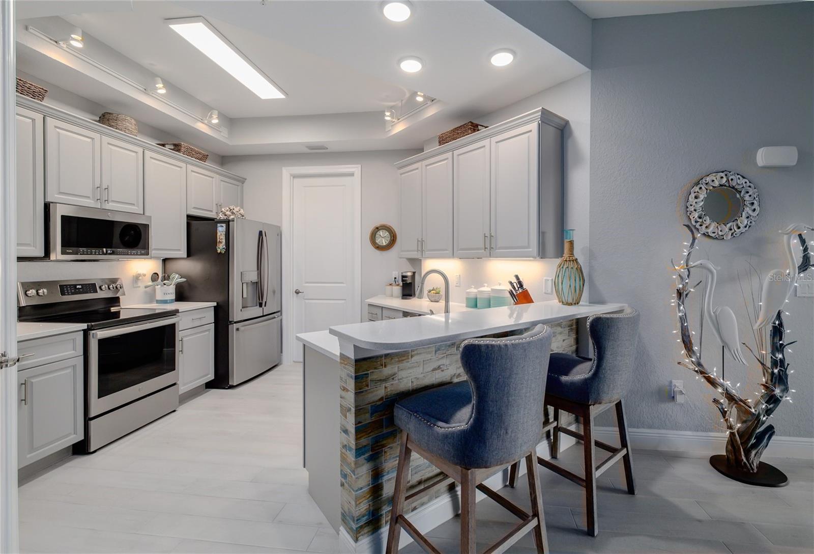 Image 4 of 57 For 1 Riverwalk Drive 402