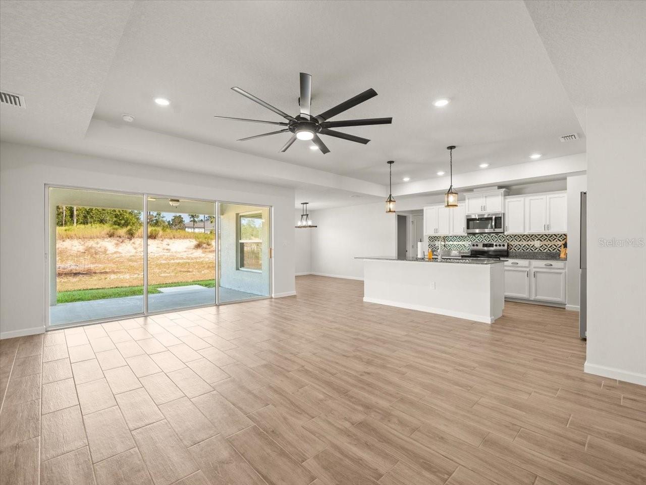 Image 15 of 45 For 13035 Thrasher Avenue