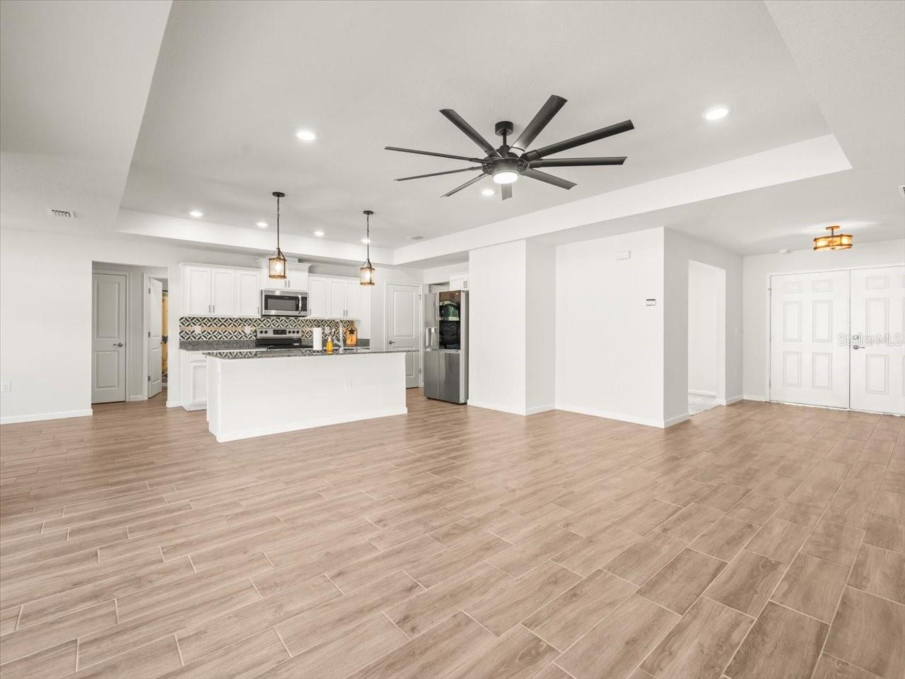 Image 16 of 45 For 13035 Thrasher Avenue