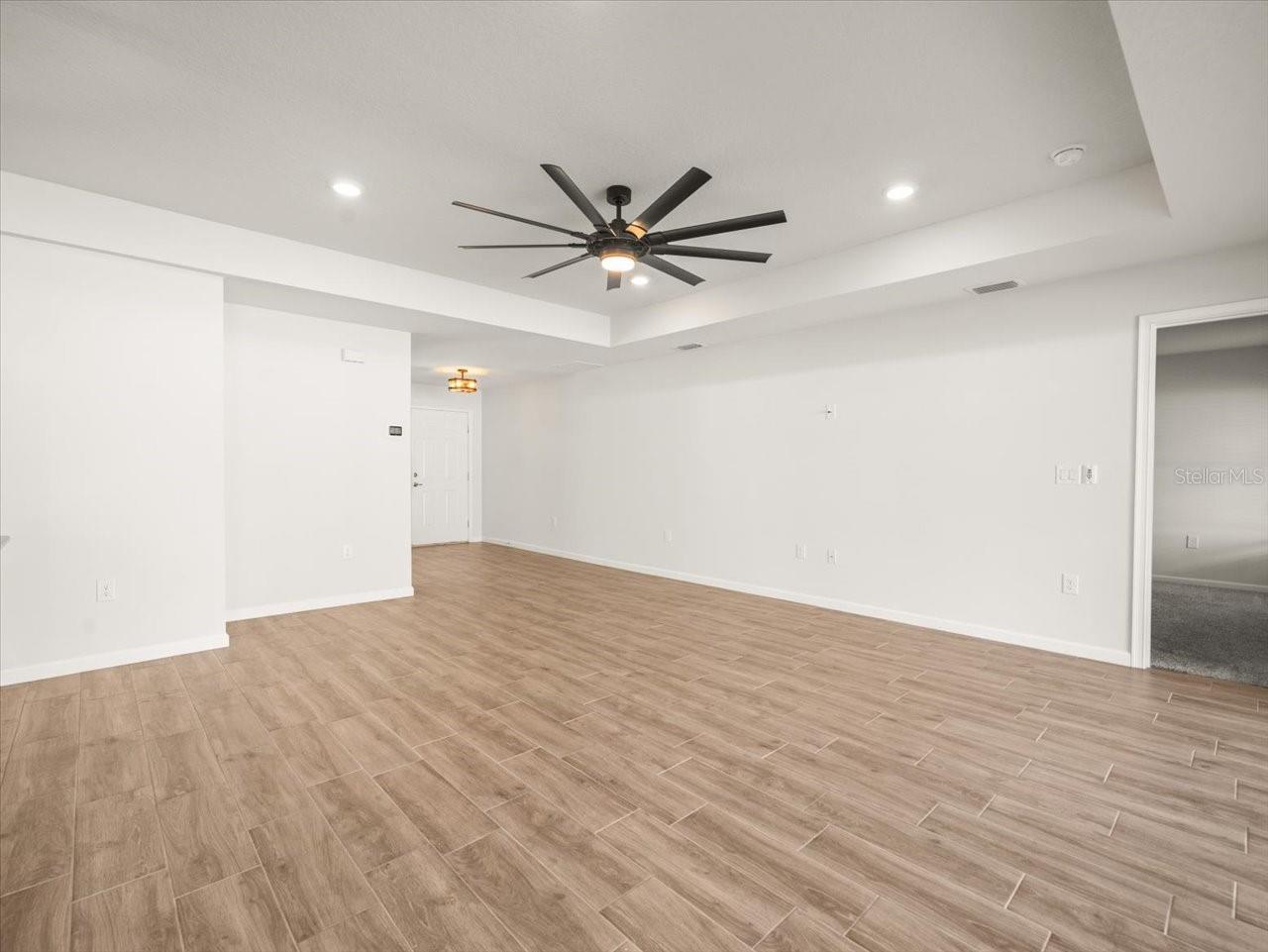 Image 17 of 45 For 13035 Thrasher Avenue