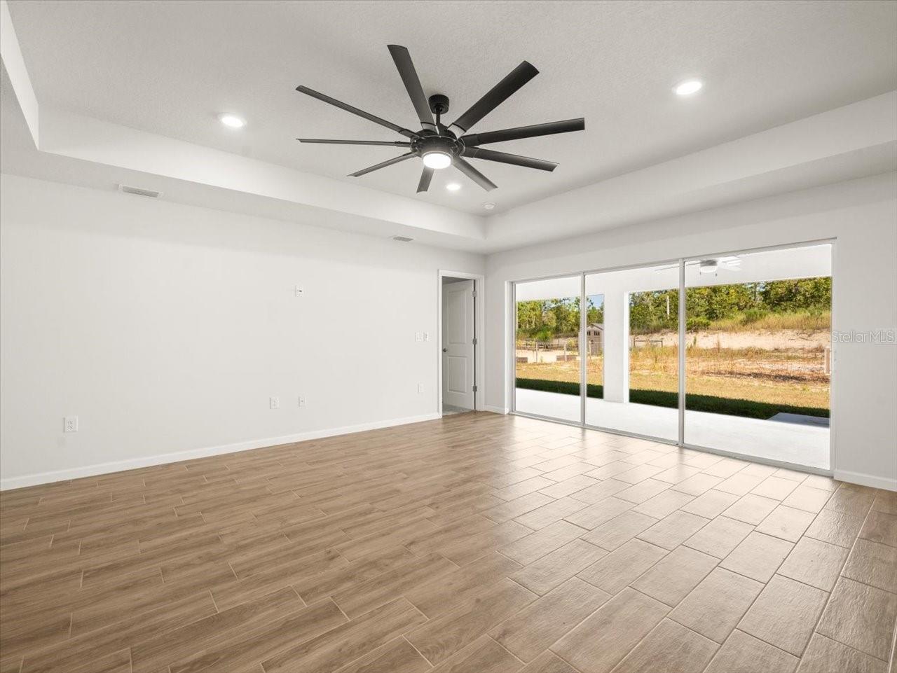 Image 18 of 45 For 13035 Thrasher Avenue
