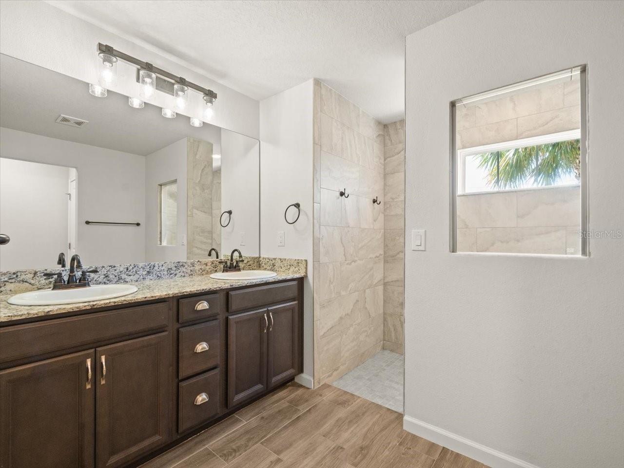 Image 22 of 45 For 13035 Thrasher Avenue