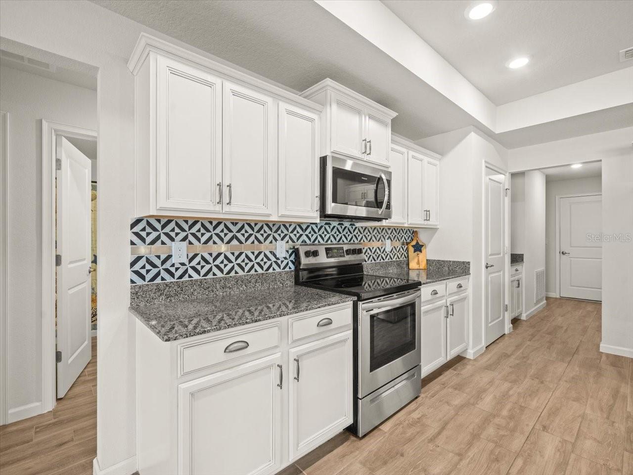 Image 32 of 45 For 13035 Thrasher Avenue