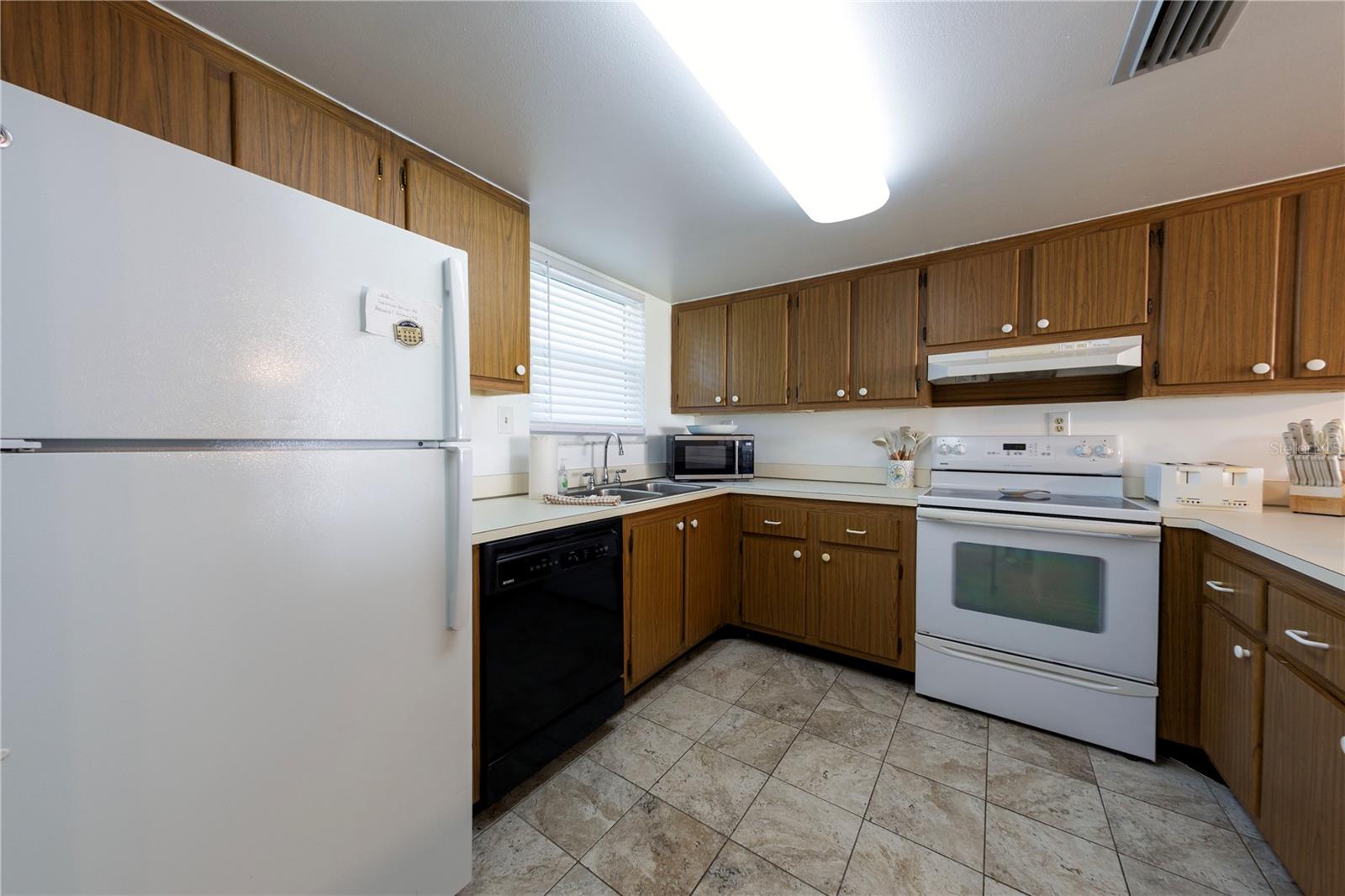 Image 5 of 22 For 4831 Saxon Drive 1070