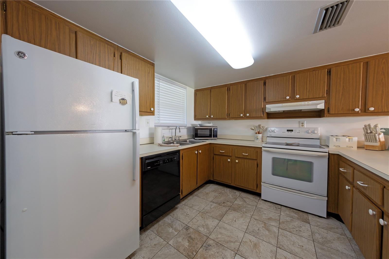 Image 8 of 22 For 4831 Saxon Drive 1070