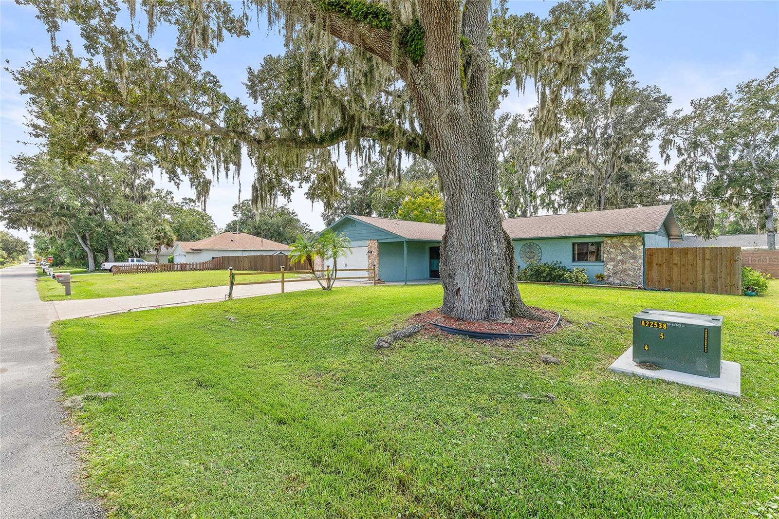 Image 10 of 50 For 2520 Queen Palm Drive