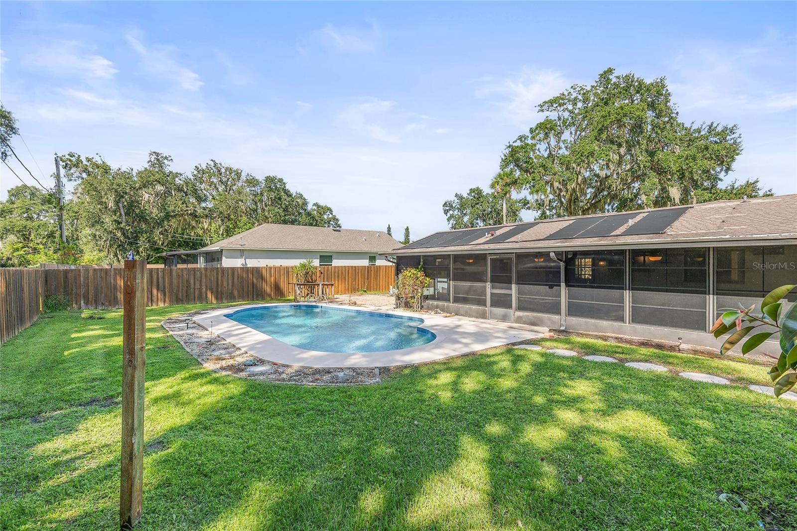Image 17 of 50 For 2520 Queen Palm Drive