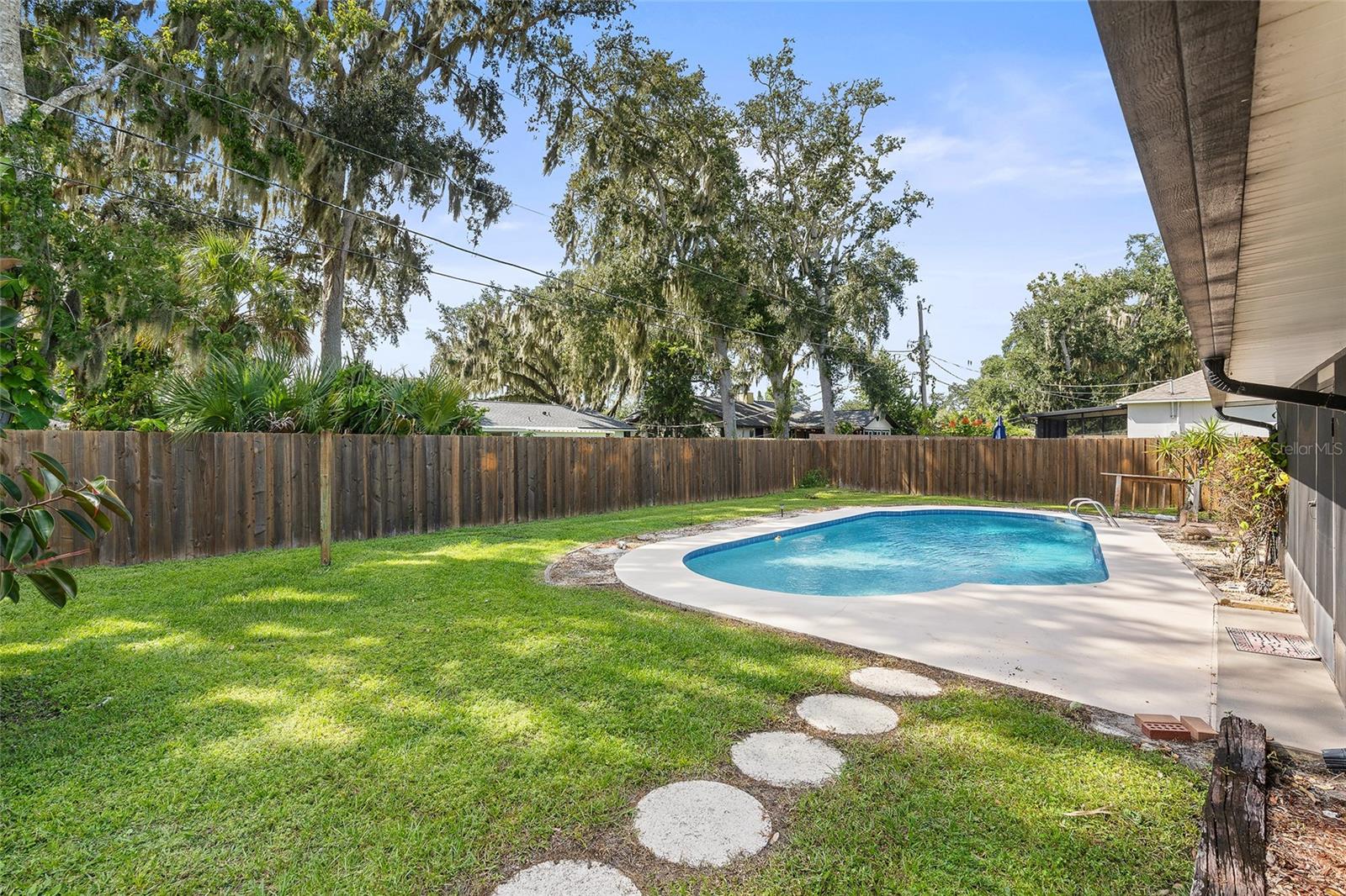 Image 24 of 50 For 2520 Queen Palm Drive