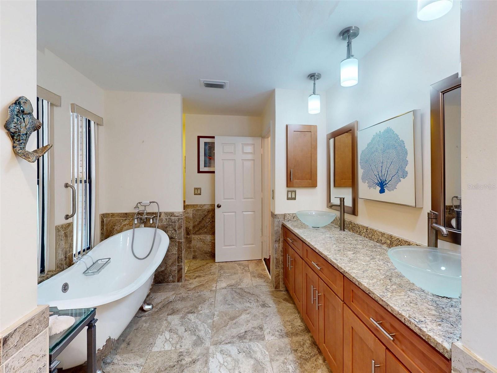 Image 29 of 62 For 806 Silk Oak Court