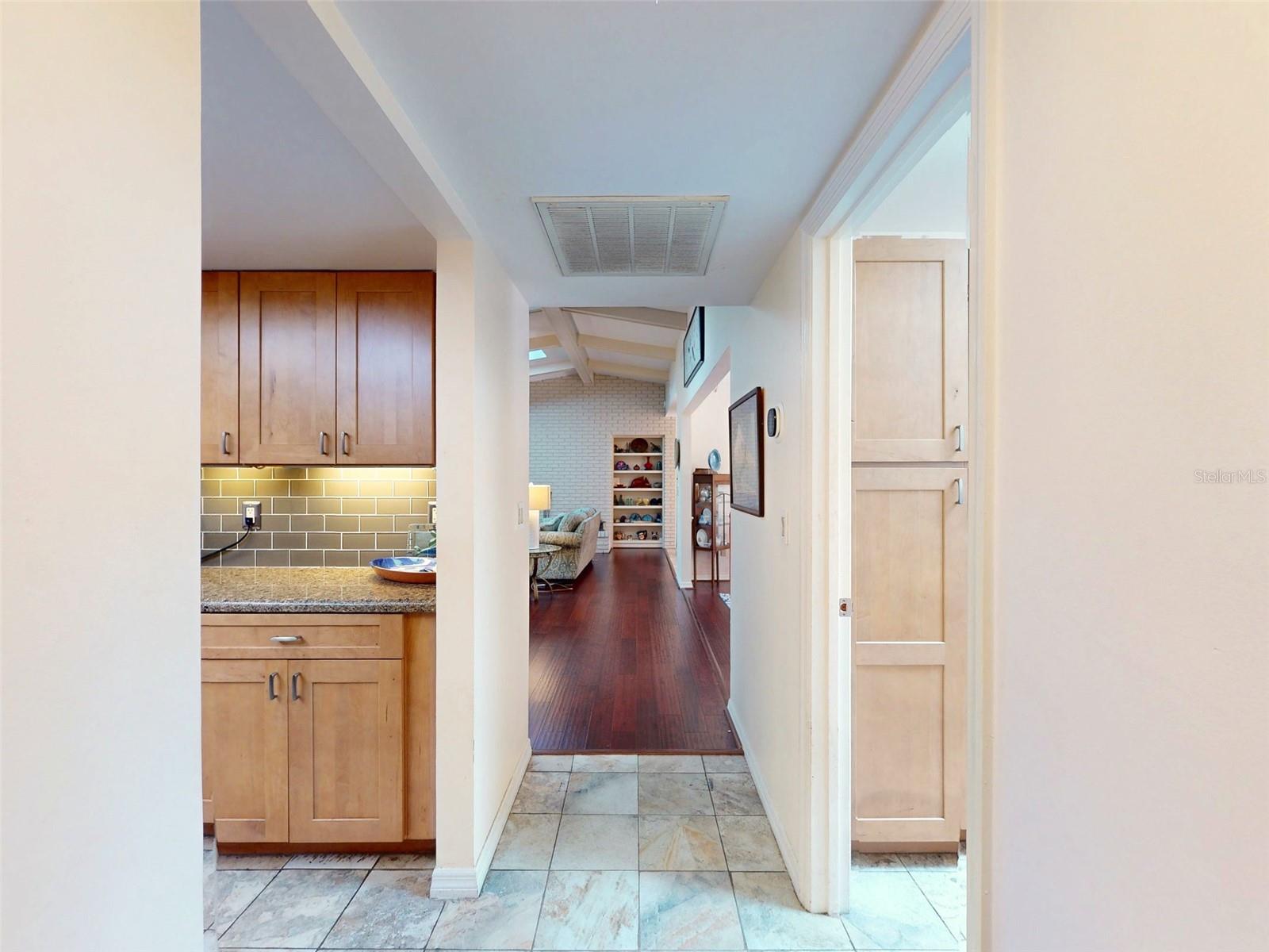 Image 33 of 62 For 806 Silk Oak Court