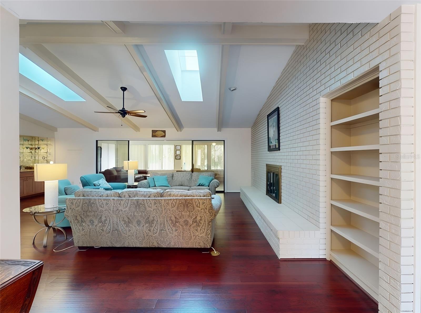 Image 4 of 62 For 806 Silk Oak Court