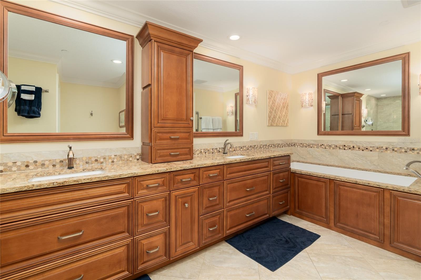 Image 17 of 62 For 259 Minorca Beach Way 303