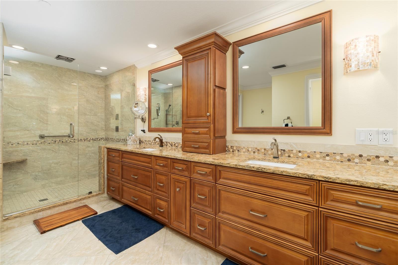 Image 18 of 62 For 259 Minorca Beach Way 303