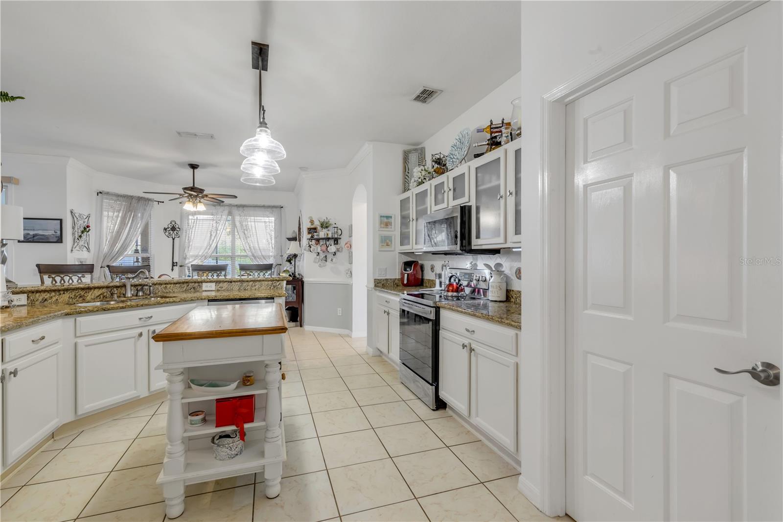 Image 19 of 83 For 129 Crystal Oak Drive