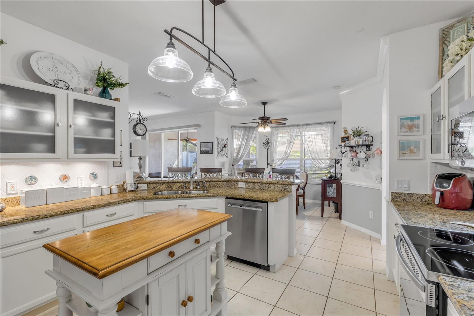Image 4 of 83 For 129 Crystal Oak Drive