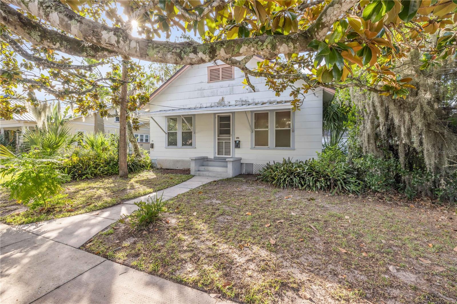 Image 2 of 50 For 218 Mary Avenue