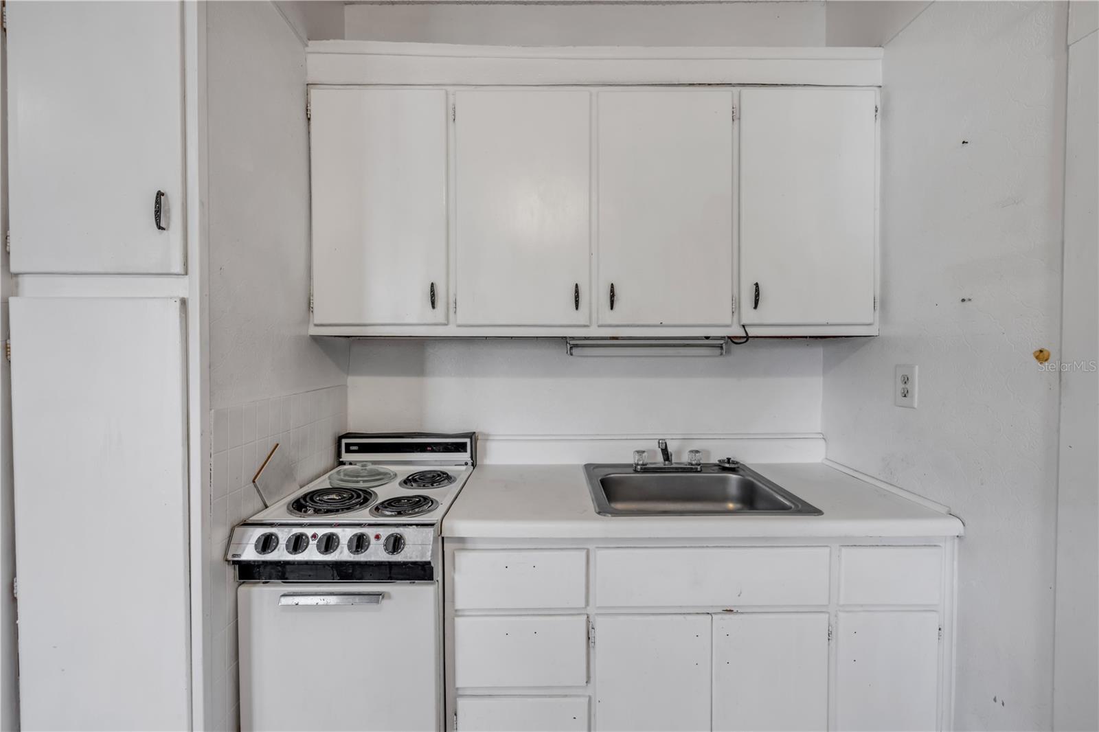 Image 23 of 50 For 218 Mary Avenue