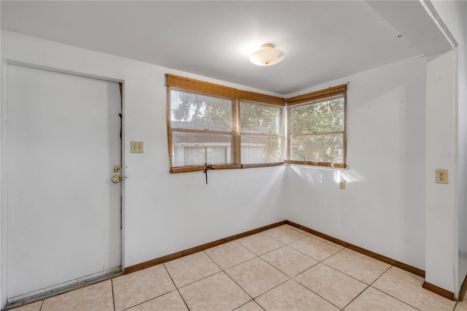 Image 24 of 50 For 218 Mary Avenue