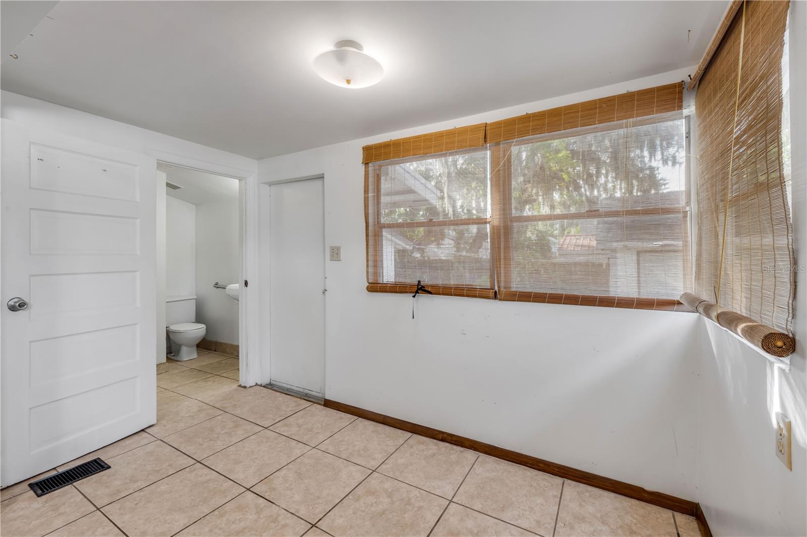 Image 25 of 50 For 218 Mary Avenue