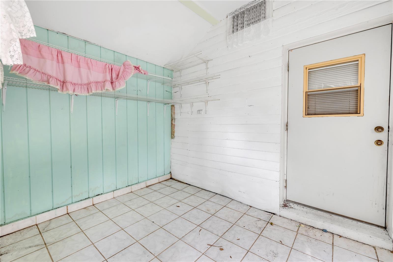 Image 36 of 50 For 218 Mary Avenue