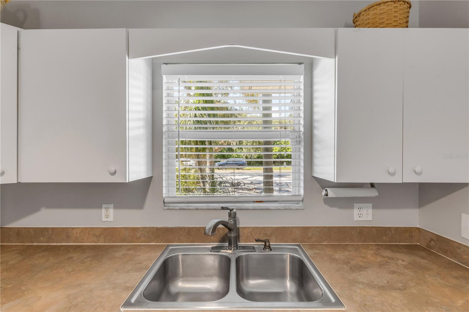 Image 13 of 70 For 3507 Saxon Drive