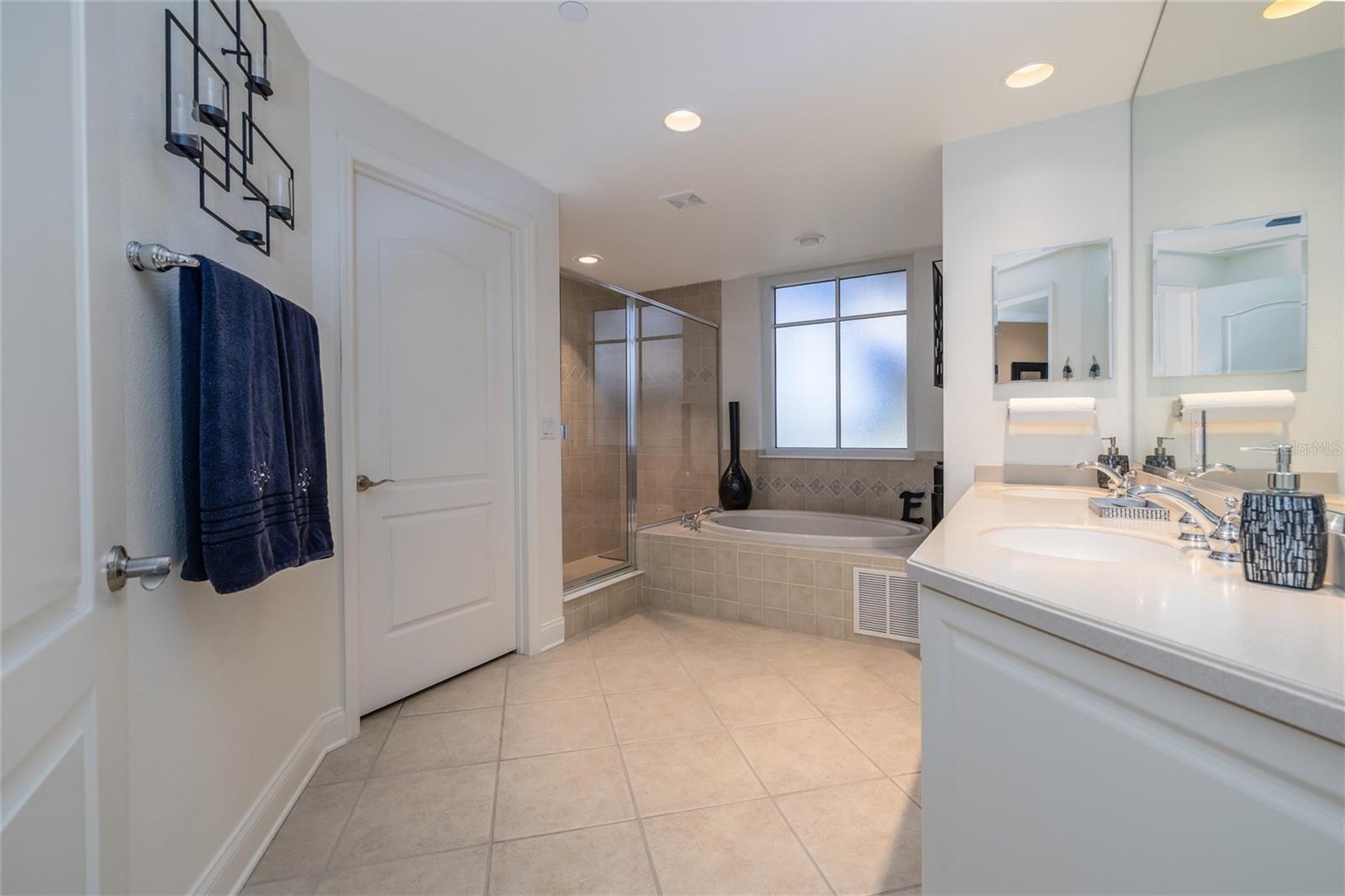 Image 11 of 52 For 263 Minorca Beach Way 206