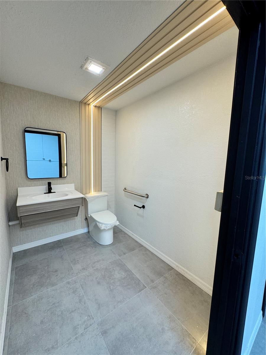 Image 9 of 22 For 419 Canal Street