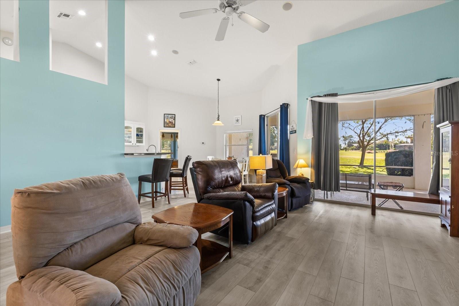 Image 12 of 52 For 5435 Grove Manor