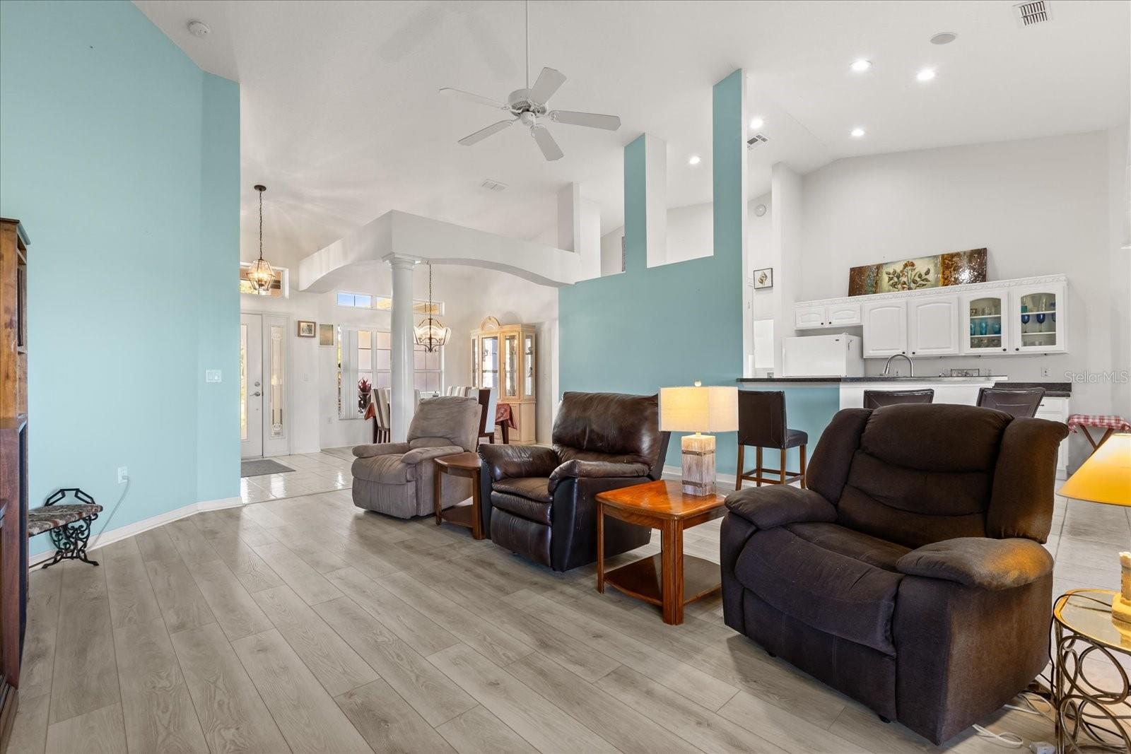 Image 13 of 52 For 5435 Grove Manor