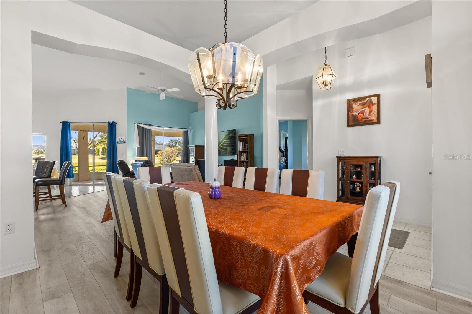 Image 15 of 52 For 5435 Grove Manor