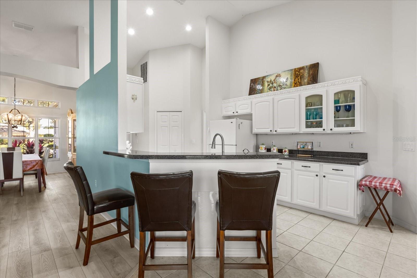 Image 17 of 52 For 5435 Grove Manor