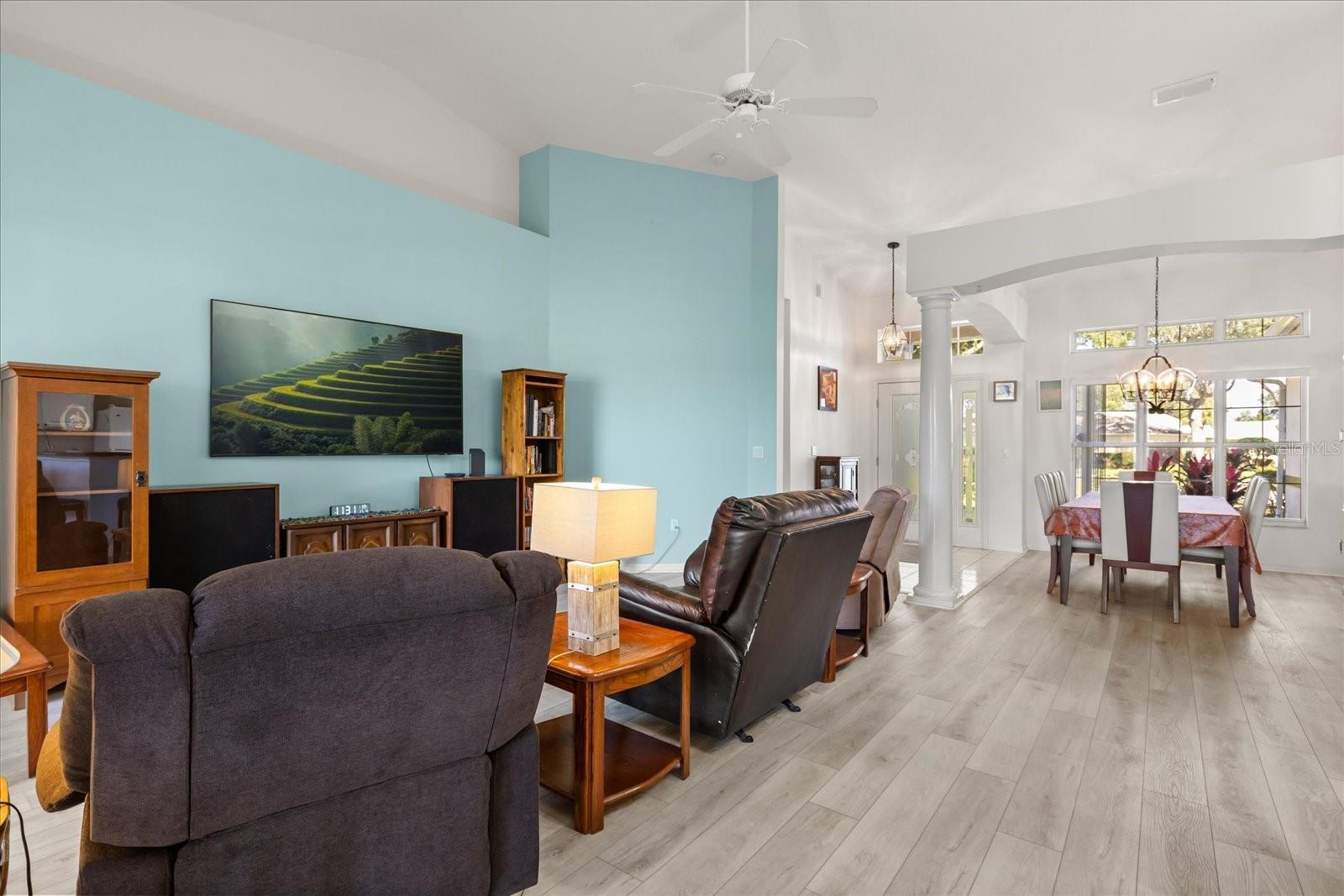 Image 18 of 52 For 5435 Grove Manor