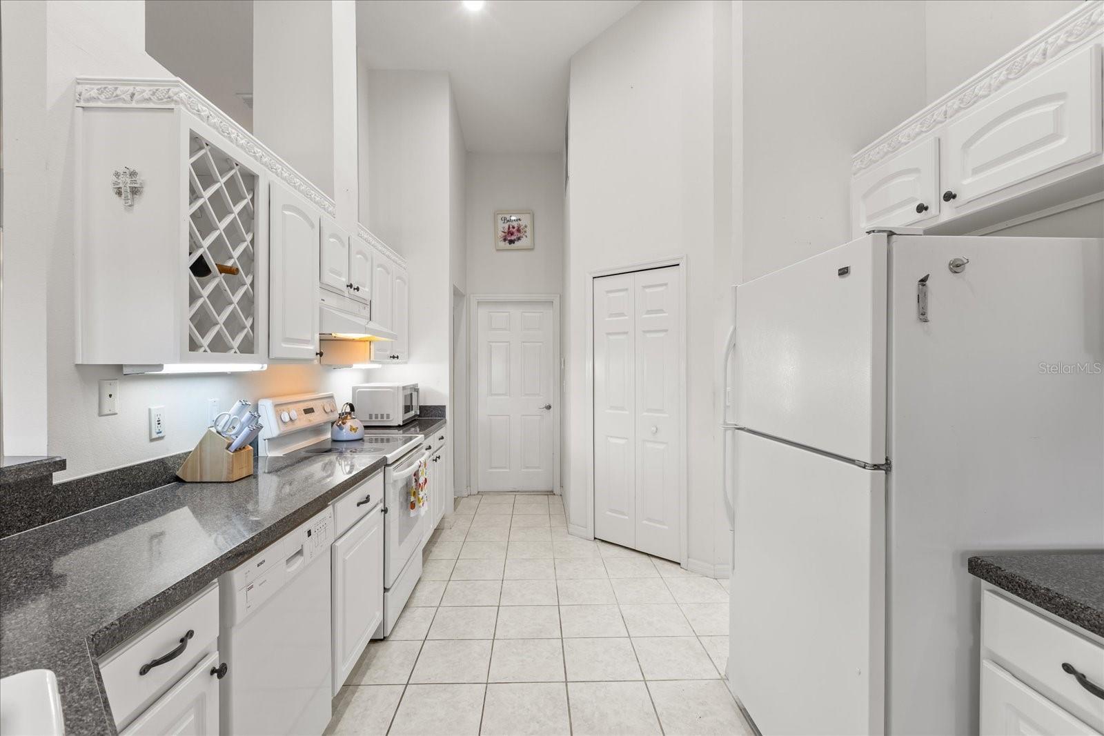 Image 20 of 52 For 5435 Grove Manor