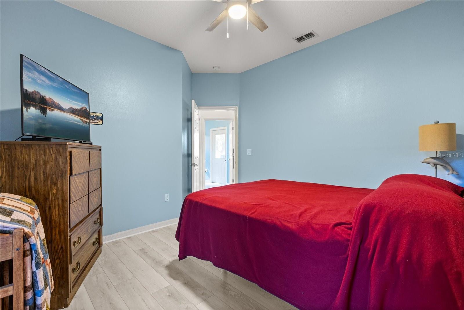 Image 26 of 52 For 5435 Grove Manor