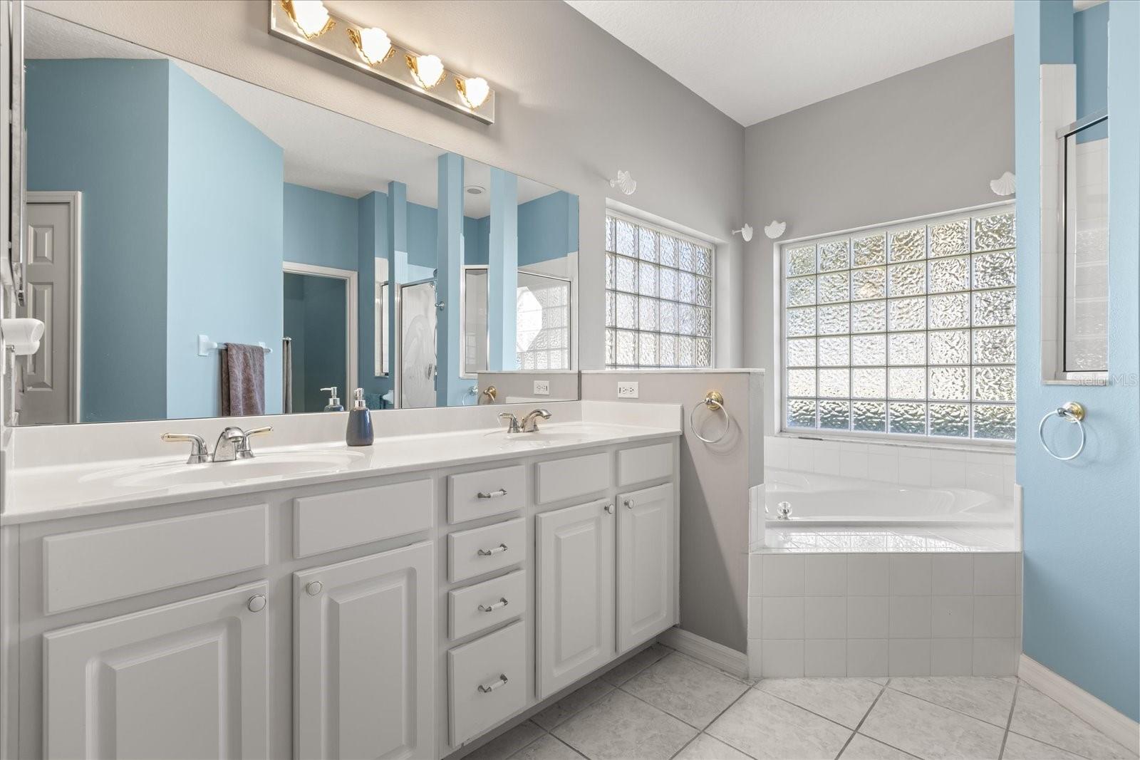 Image 29 of 52 For 5435 Grove Manor