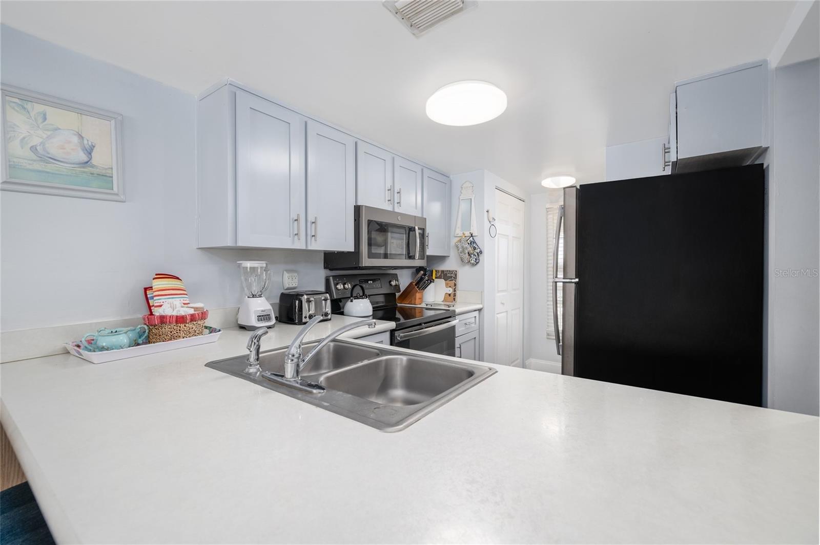 Image 42 of 49 For 3801 Atlantic Avenue 312