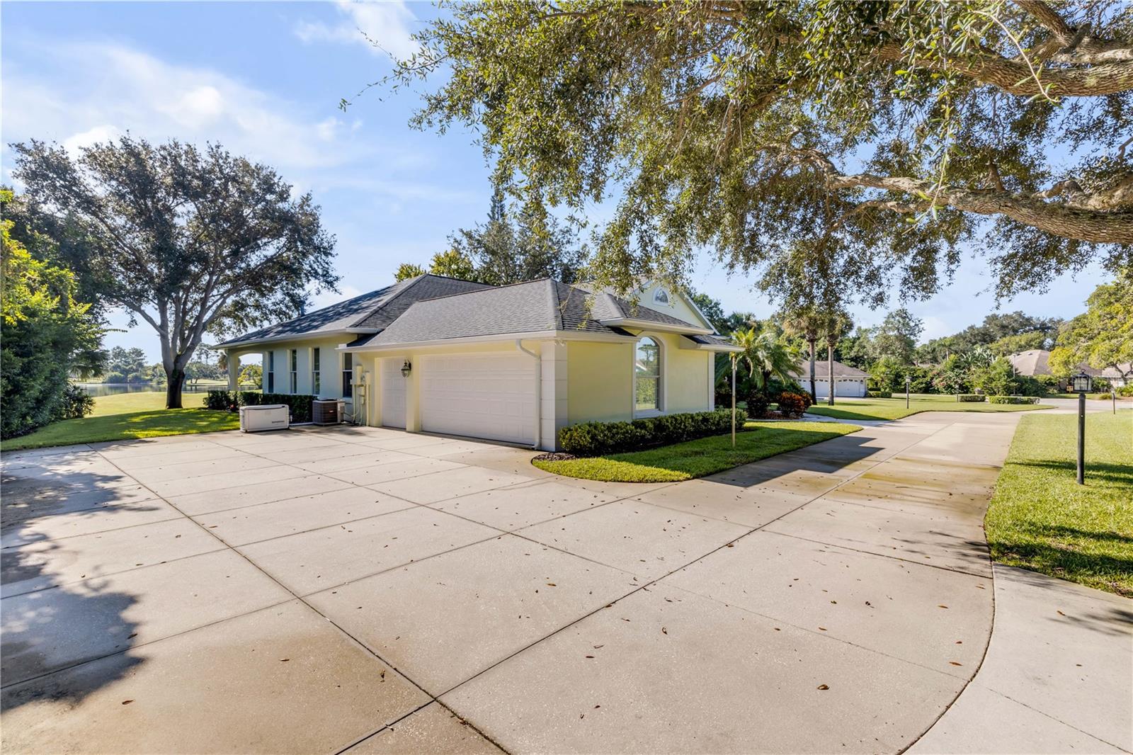 Image 10 of 69 For 906 Arrowroot Court