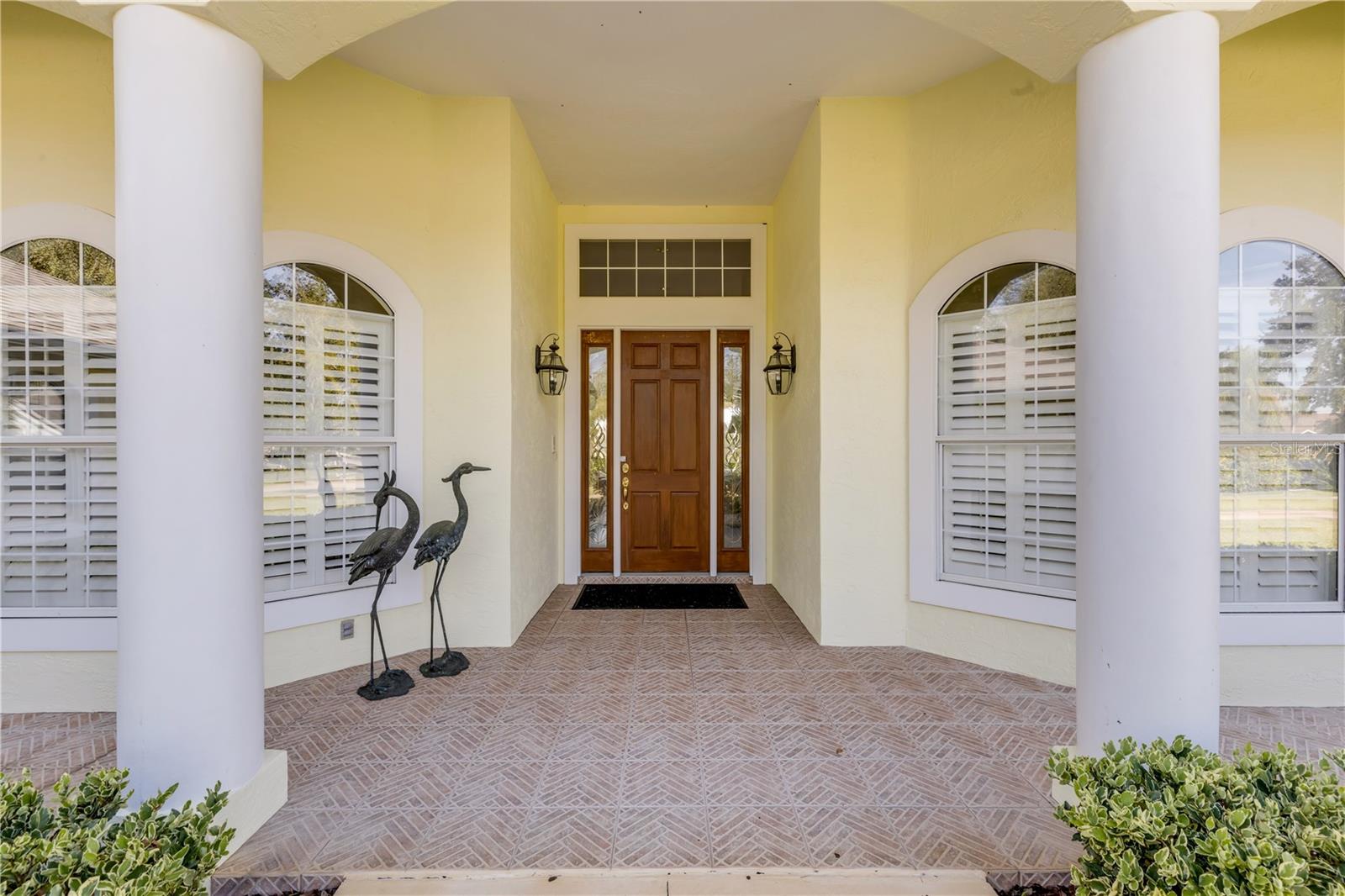 Image 14 of 69 For 906 Arrowroot Court