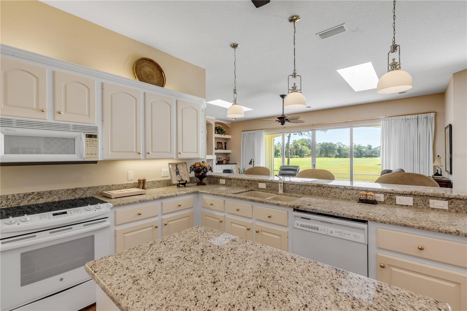 Image 20 of 69 For 906 Arrowroot Court