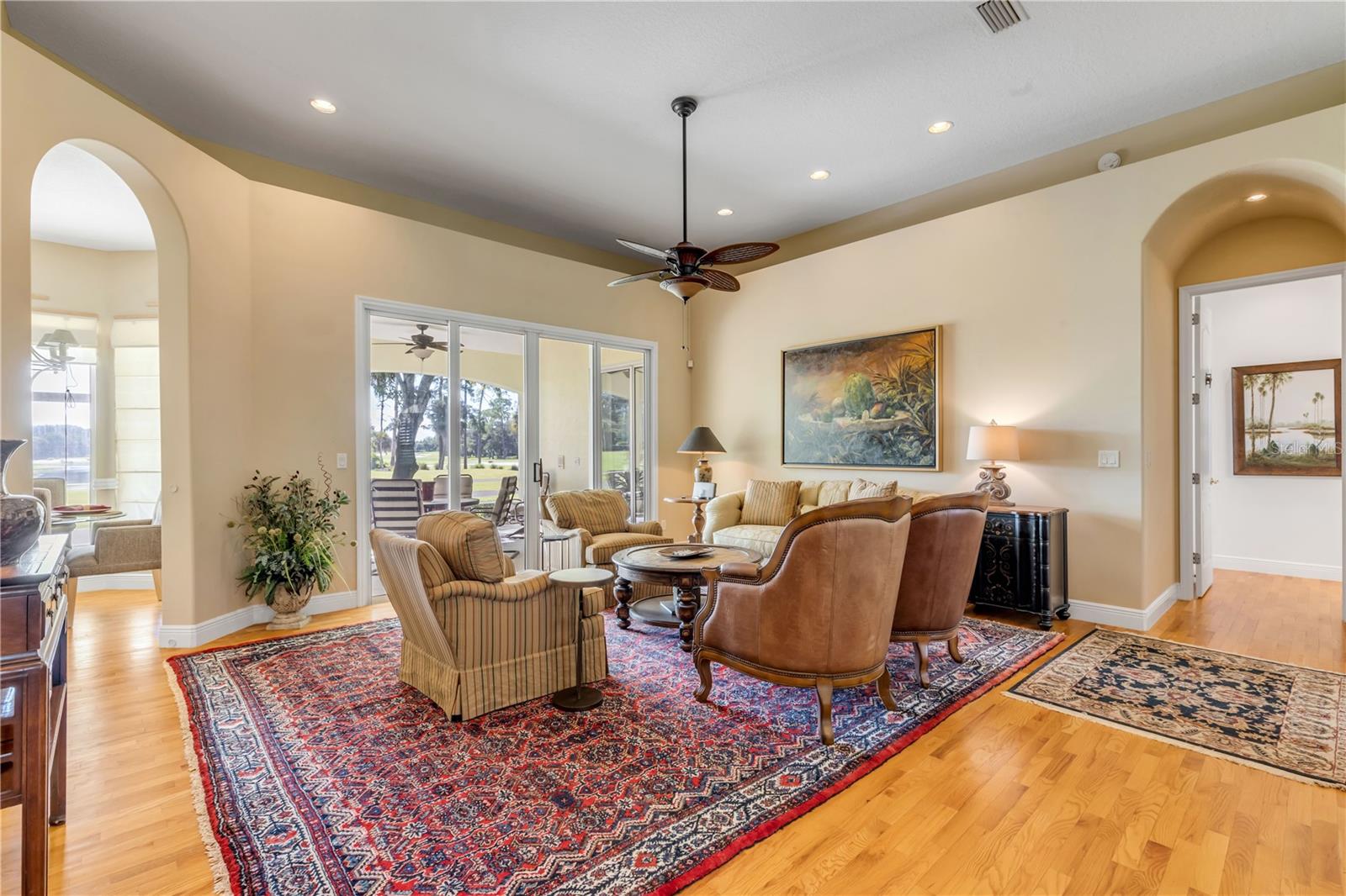 Image 23 of 69 For 906 Arrowroot Court