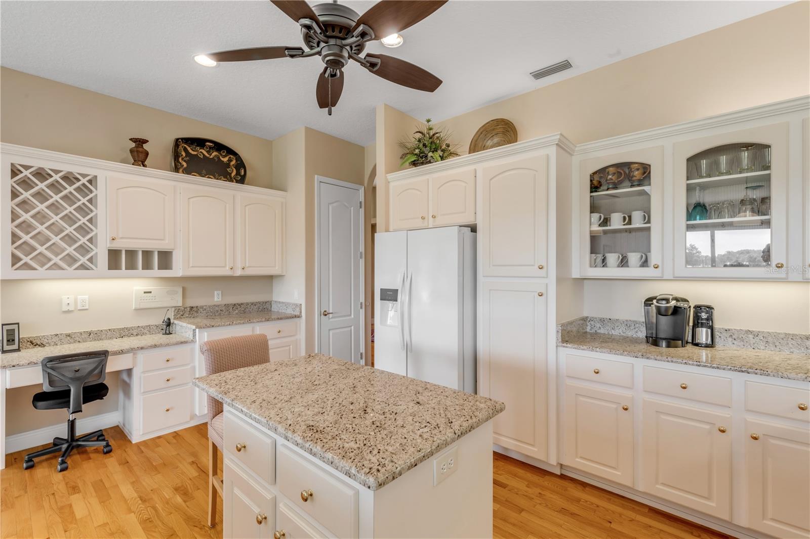 Image 26 of 69 For 906 Arrowroot Court