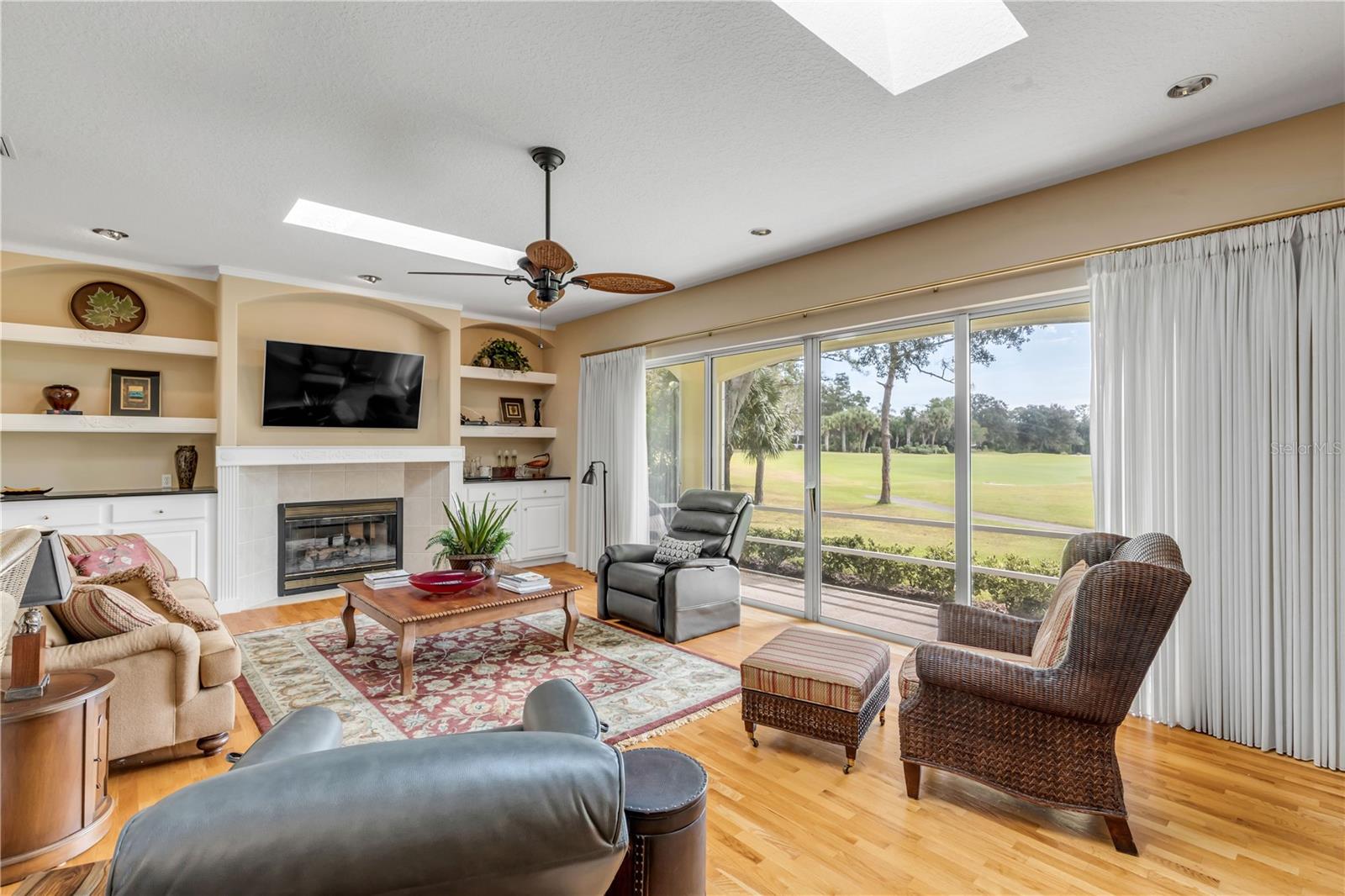 Image 31 of 69 For 906 Arrowroot Court