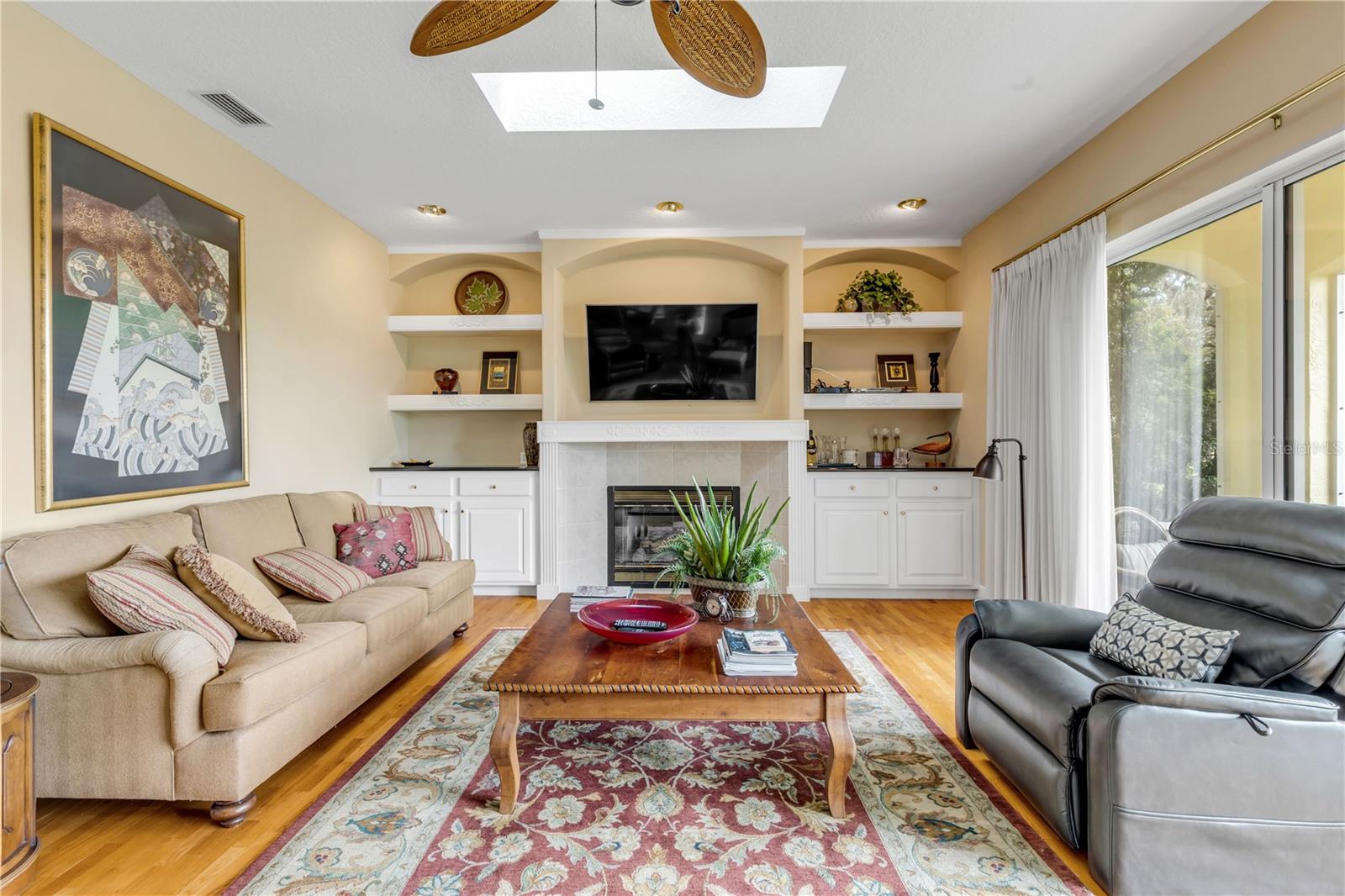 Image 33 of 69 For 906 Arrowroot Court