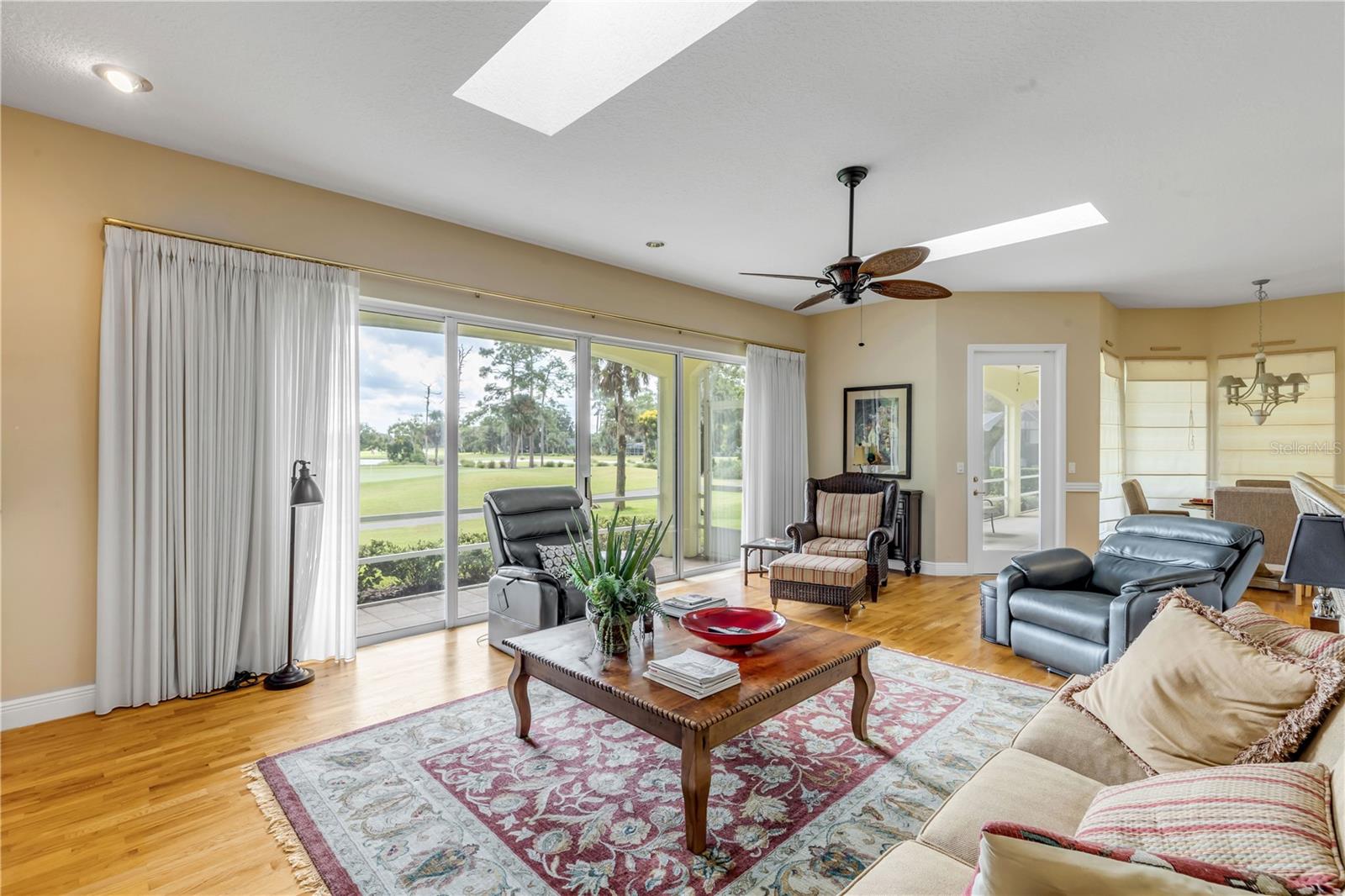 Image 34 of 69 For 906 Arrowroot Court