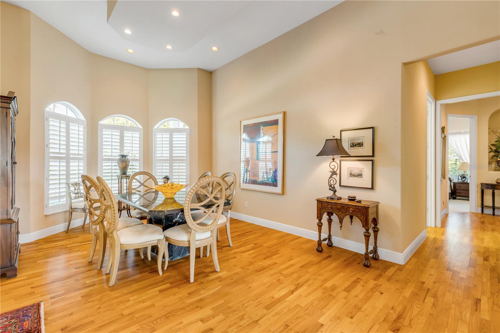 Image 35 of 69 For 906 Arrowroot Court