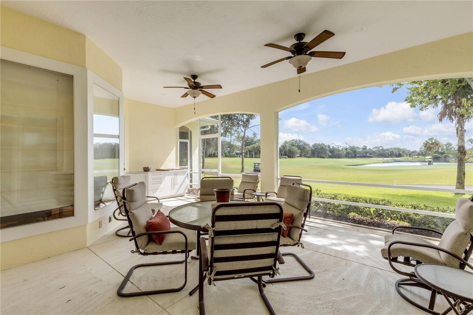 Image 4 of 69 For 906 Arrowroot Court