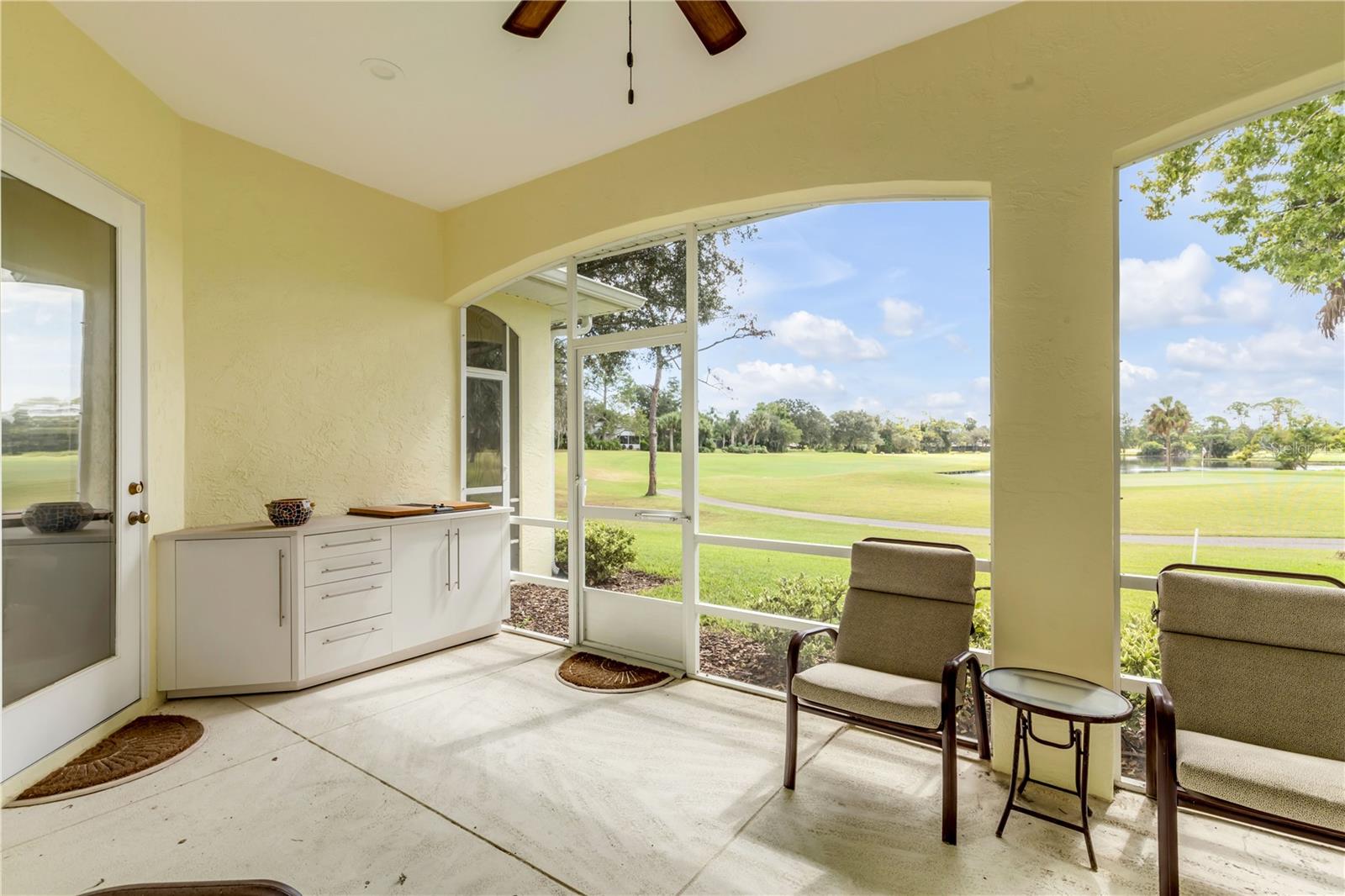 Image 5 of 69 For 906 Arrowroot Court